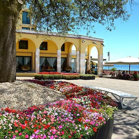 Du Lac Gardone Riviera
